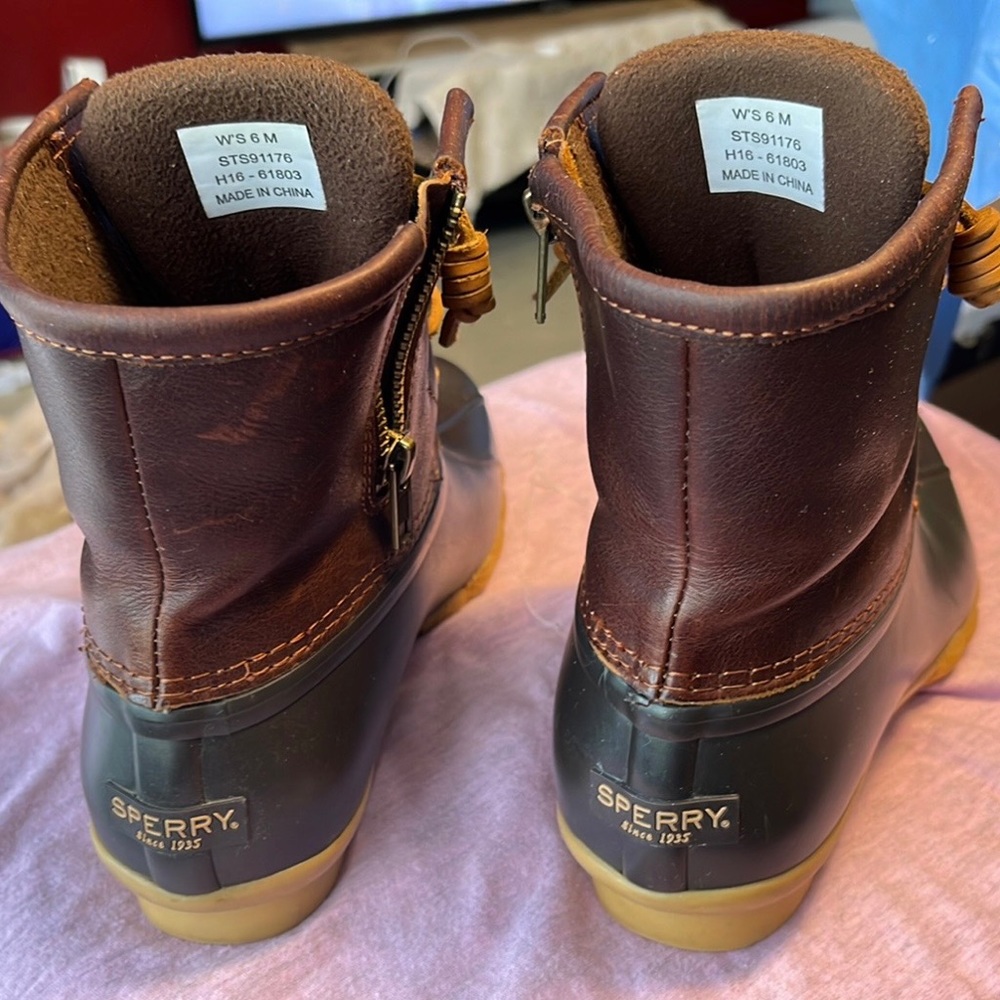 Sperry Duck Boot Excellent condition black and brown leather ..zipper & laces - Picture 5 of 10